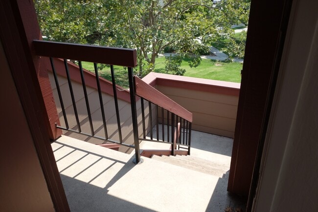 Foto del edificio - Bright 3-Bed condo with In-Unit Laundry, Pool Access, and Assigned Carport in Fremont