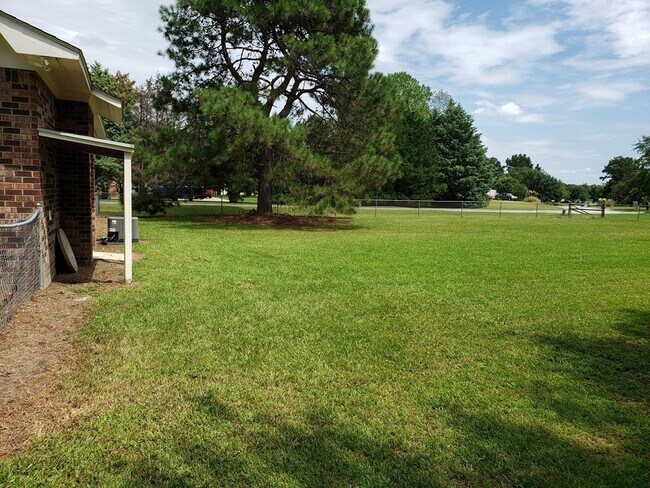 Foto del edificio - 5050 Queen Chapel Rd