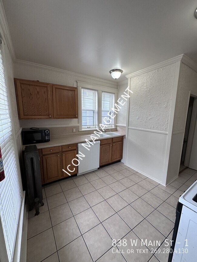 Foto del edificio - 838 W Main St