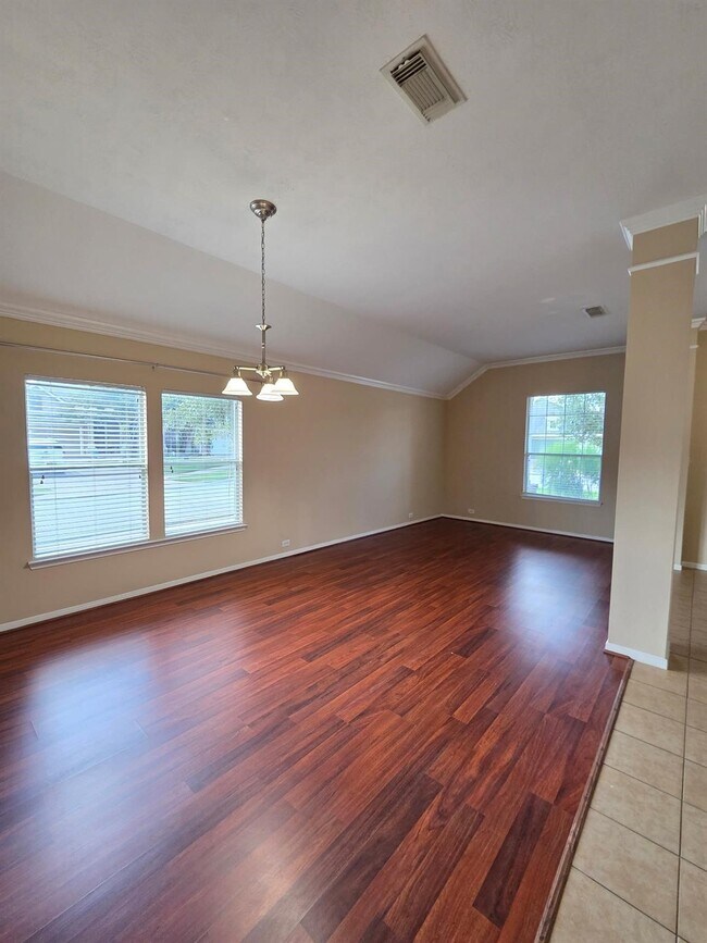 Foto del edificio - 12827 Benton Park Ln