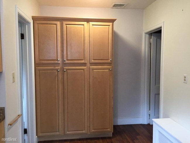 Building Photo - 3 br, 1.5 bath House - 2508 Beechwood Blvd
