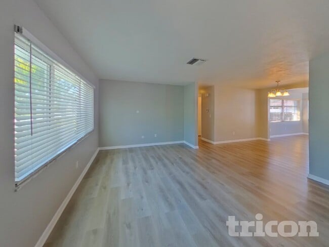 Building Photo - 2034 Brampton Rd