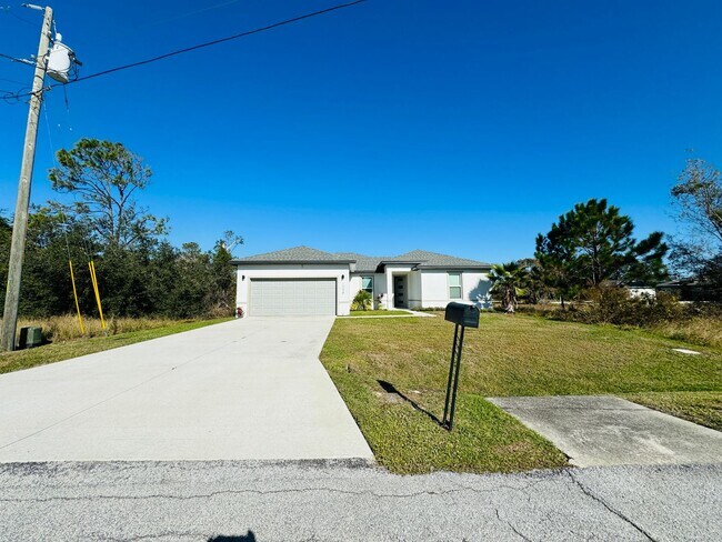 Building Photo - Charming 4 Bedroom, 2 Bathroom Home in Poi...
