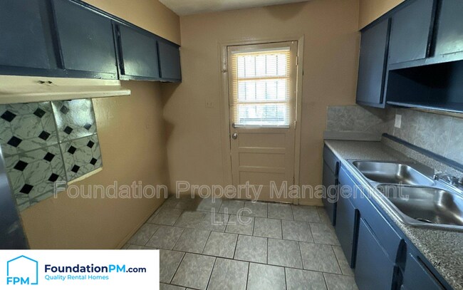 Building Photo - 3164 Lyndale Ave
