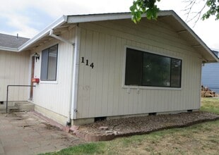 Building Photo - 104-114 SW Chandler Dr