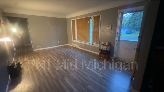 Building Photo - 312 Buckingham Ave