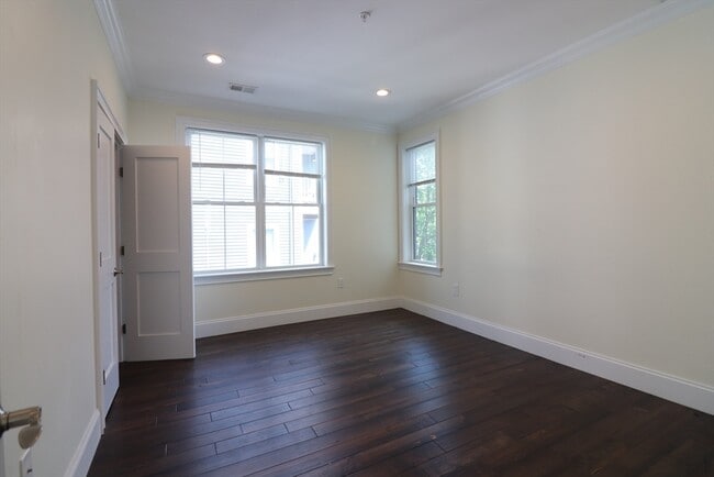 Building Photo - 140 Minden St