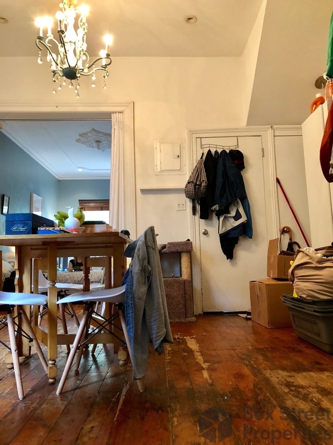 Building Photo - 139 Calyer St