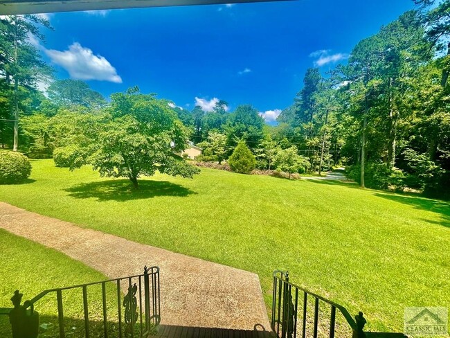 Foto del edificio - 255 Pinewood Cir