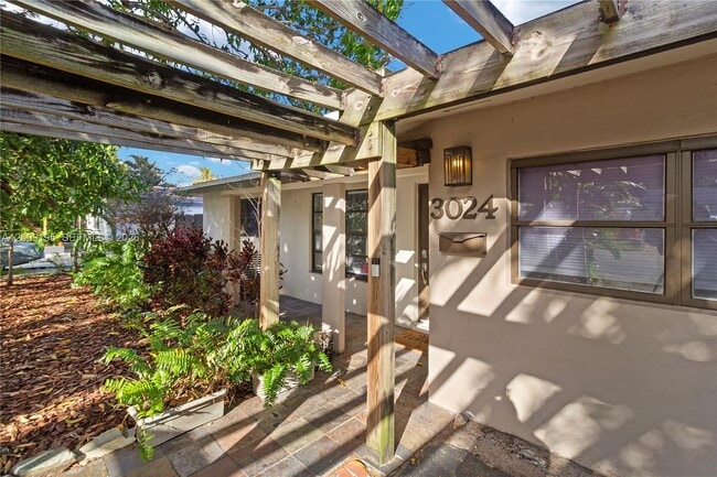 Building Photo - 3024 NE 2nd Terrace