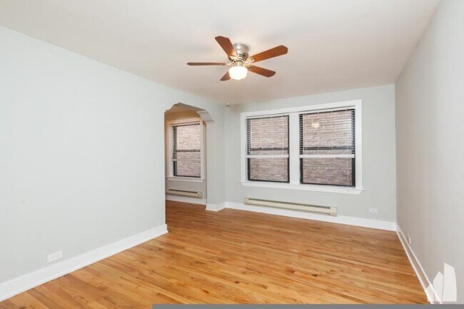 Foto del edificio - 0 bedroom in Chicago IL 60657