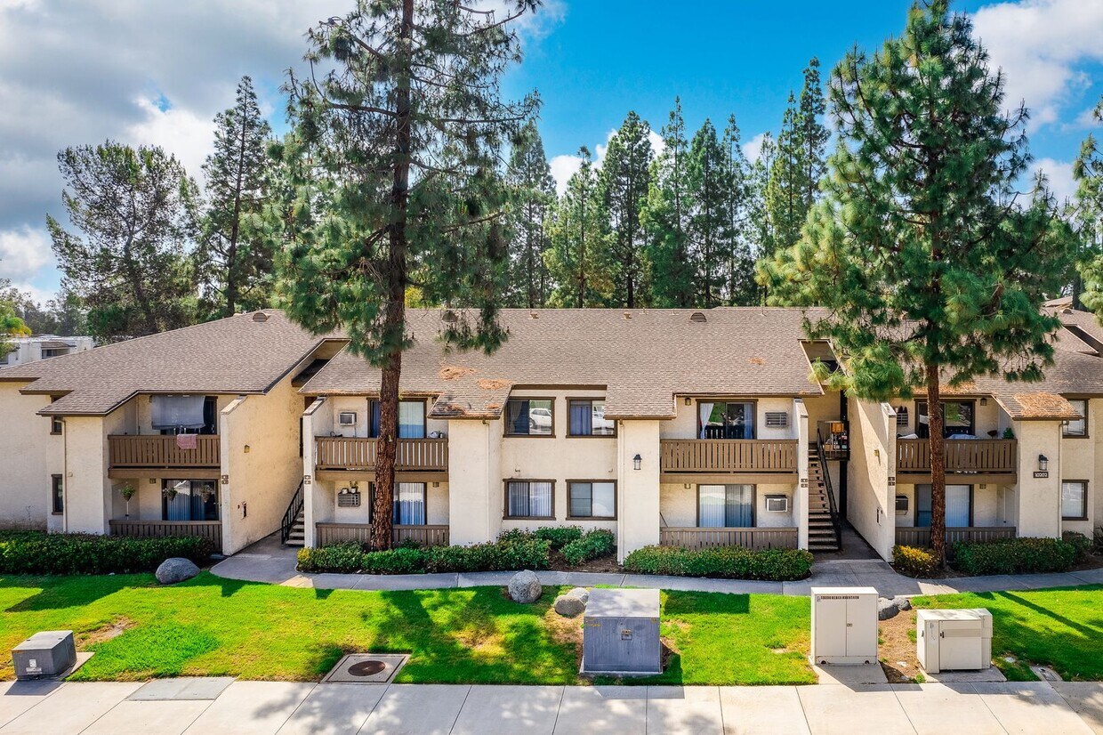 Primary Photo - 2 bedroom, 2 bathroom rental - Great locat...