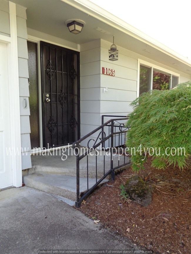 Building Photo - 1065 SE Lewis St