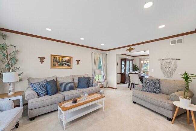Building Photo - 707 Republic Ct