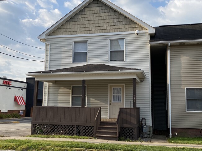 Building Photo - 722 South St