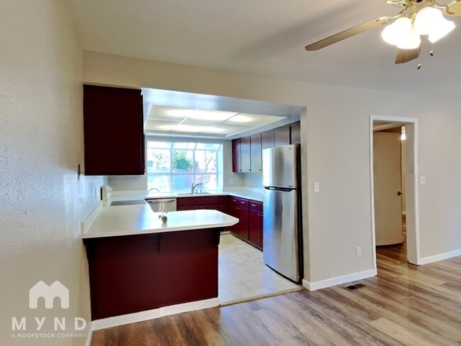 Building Photo - 572 Orcas Ave NE