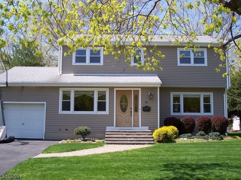 Primary Photo - 42 Willow Way