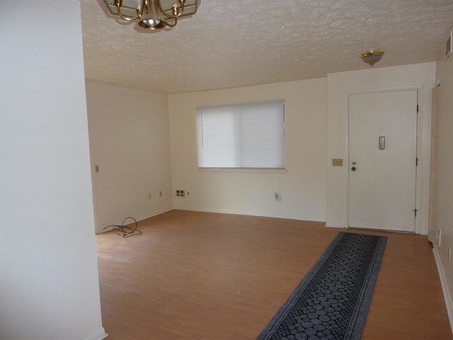 Foto del edificio - 956 Eastbrooke Ln
