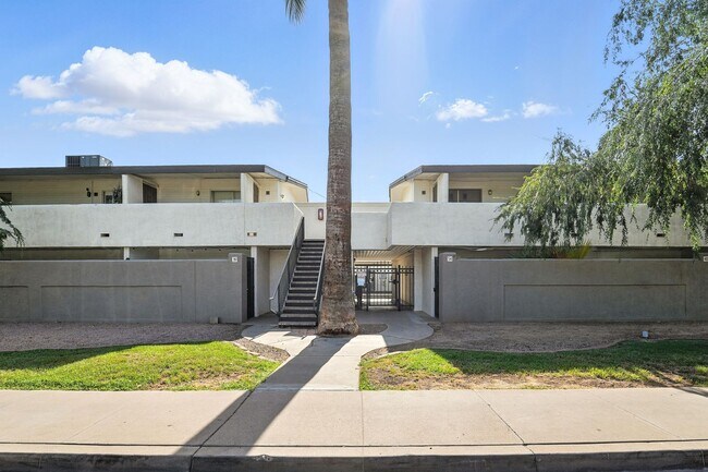 Foto del edificio - Heart of Phoenix Living – Modern 1BR with ...