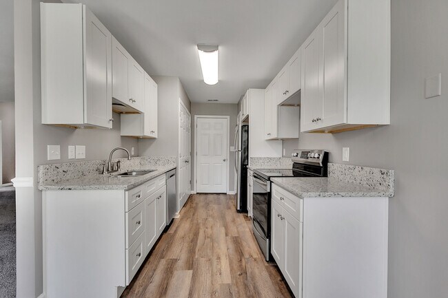 Building Photo - 1356 Royalty Dr