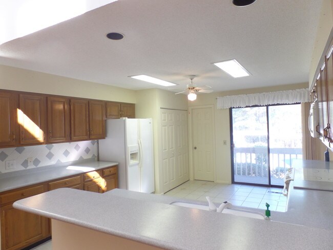 Foto del edificio - 36 Martin Dr