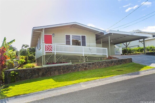 Building Photo - 1332 Humuula St