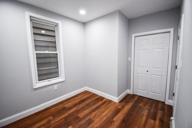 Building Photo - 17 Troy St