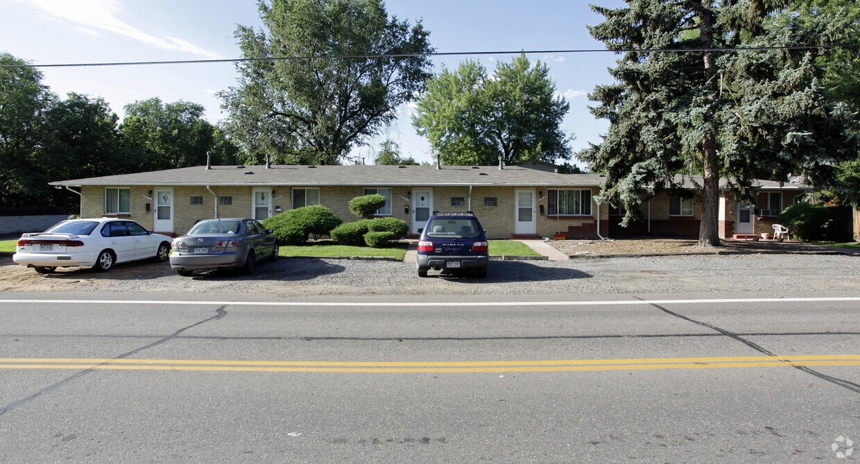 Primary Photo - Village Green Apartments