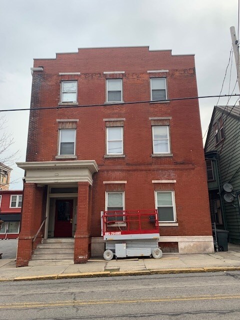 Building Photo - 331 Penn St
