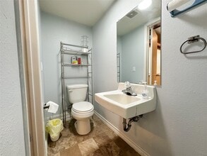 Building Photo - 702 N Richmond Rd