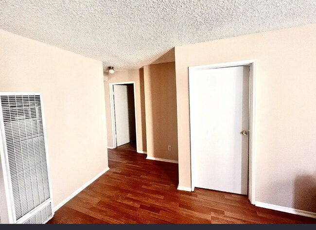 Foto del edificio - 1333 Bates Ave