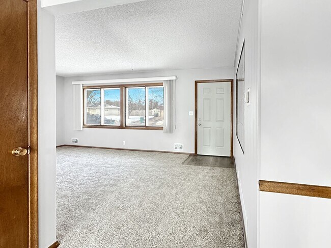 Building Photo - 276 Dawn Ave