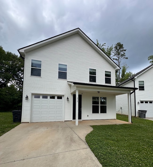 4 BEDROOMS. 3 BATHS. TRAVELERS REST. - 4 BEDROOMS. 3 BATHS. TRAVELERS REST. Apartment