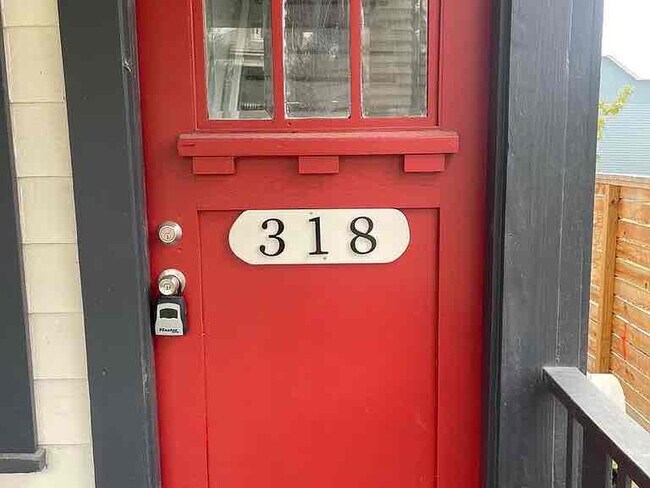 Foto del edificio - 318 E Park Ave