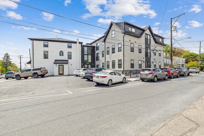 Foto del edificio - 7620 Ridge Ave