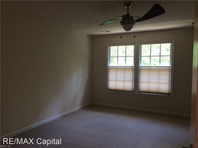 Building Photo - 4 br, 3.5 bath House - PARKWAY COURT, 144
