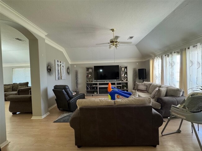 Building Photo - 3670 Lakeaires Ln