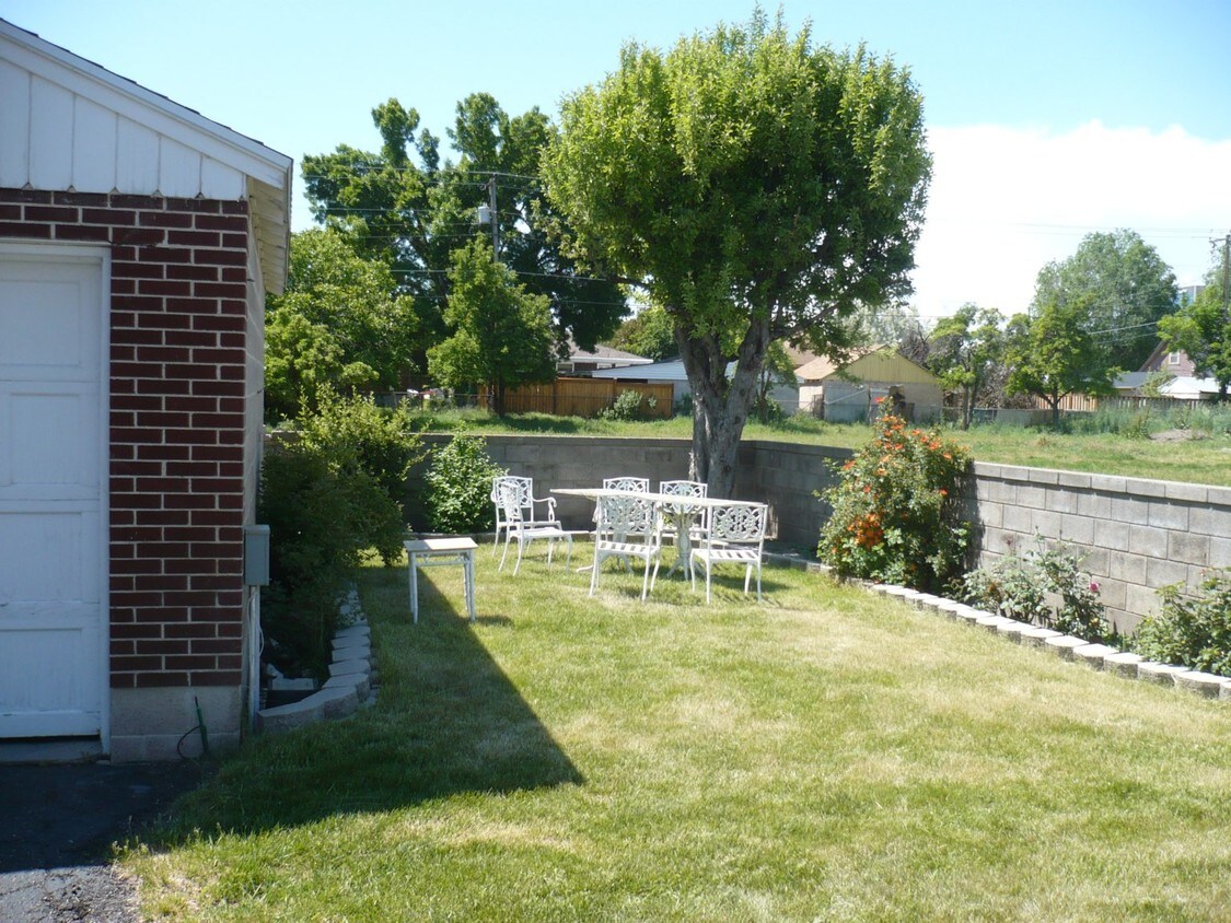 Building Photo - 218 E 4800 S