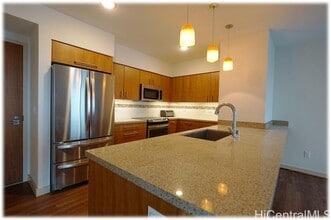 Building Photo - 555 South St