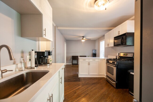 Building Photo - 7703 Ravina Dr