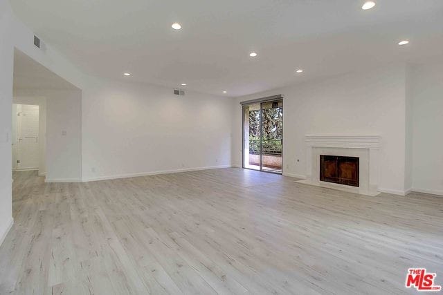 Building Photo - 450 N Oakhurst Dr