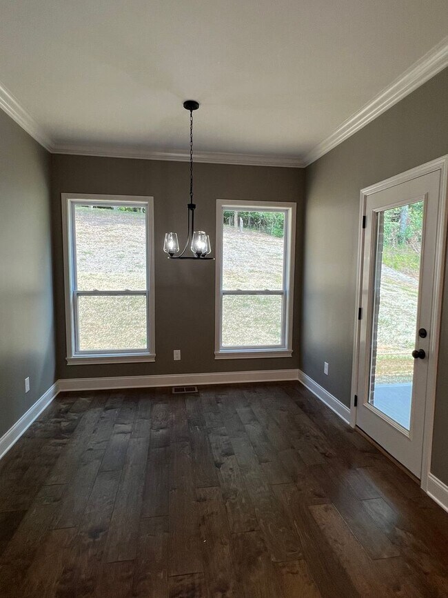 Foto del edificio - Lenoir City 37771 - Available 6/1/26, 3 bedroom, 2 bath home - Contact Chad Weeks (865)567-6193