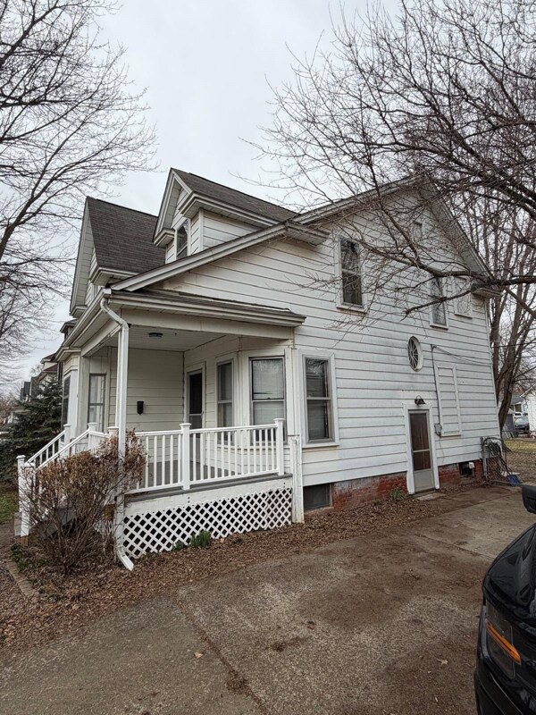 Foto del edificio - 36 Ferrin Pl