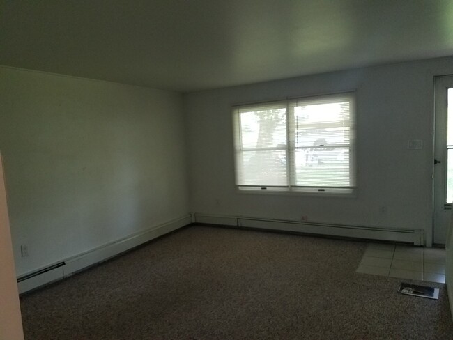 Building Photo - 592 Peach View Ln