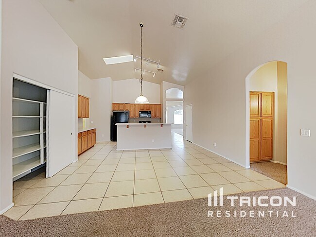 Foto del edificio - 7928 W Gibson Ln