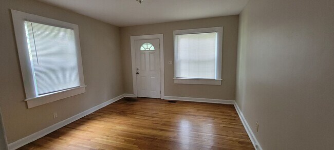 Foto del edificio - 1307 E 10th St