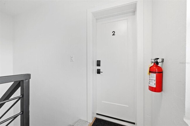 Foto del edificio - 650 70th Ave