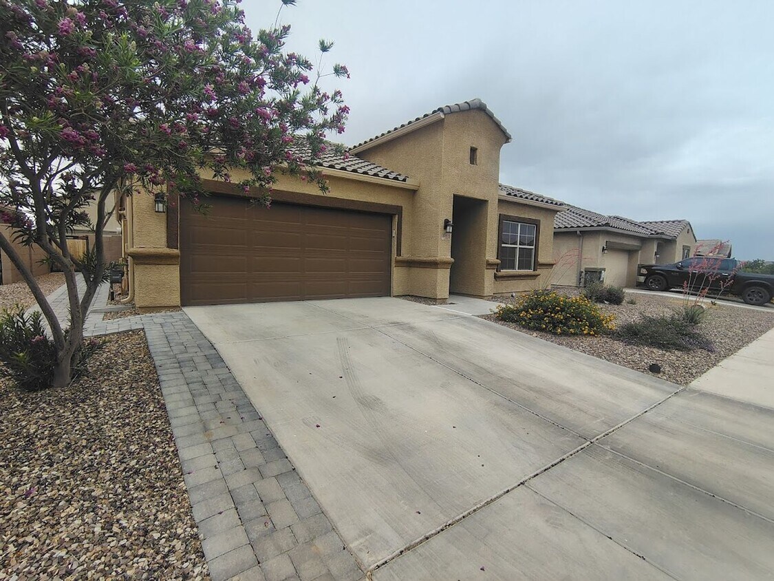 Primary Photo - 10075 N Sand Sage Trail