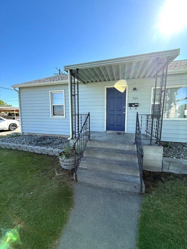 Foto del edificio - 502-504 Barth Ave