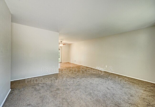 Building Photo - 657 S Jasmine Way